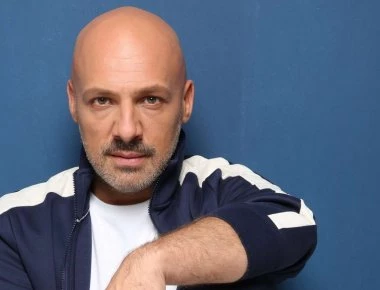 «Τρολάρανε» τον Ν. Μουτσινά ζωντανά στην εκπομπή του - Τα «δώρα» της παραγωγής για την γιορτή του